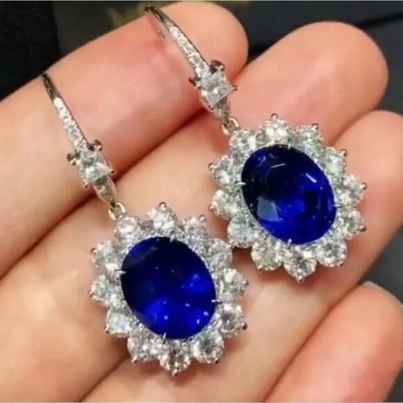 Elegant Dark Blue Round Cut Diamond Earrings - Picture 2 of 3